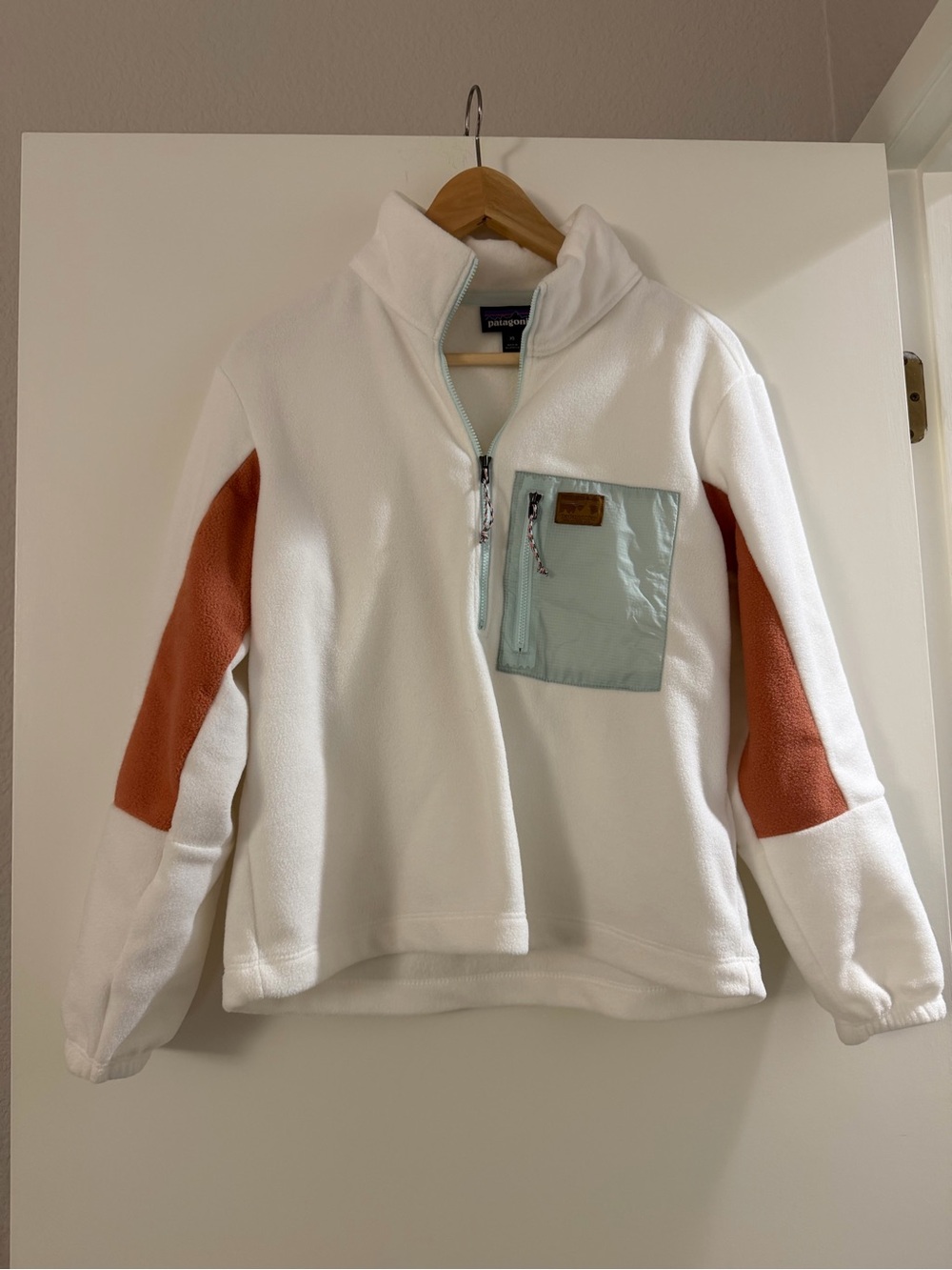 Patagonia White Fleece Jacket with Mint Trim and Multicolor Logo Patch